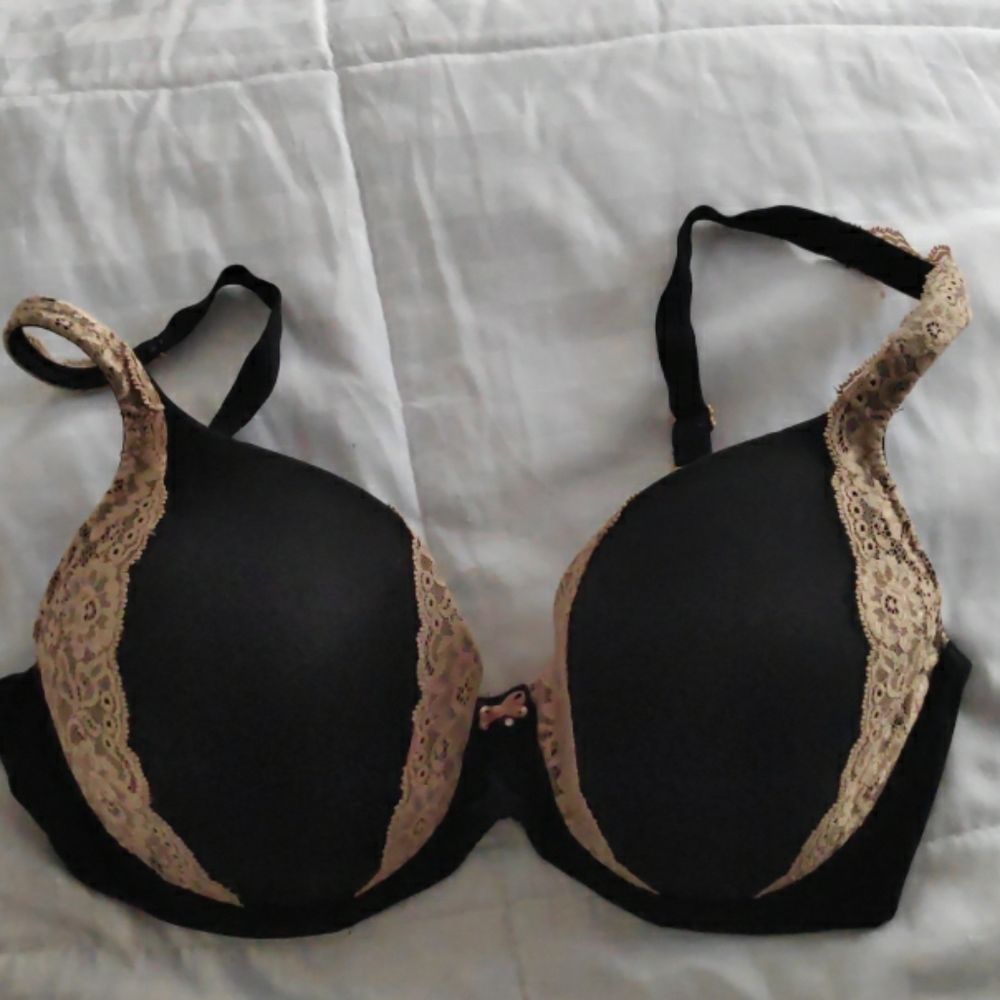 Soma  Embracable lace trim bra